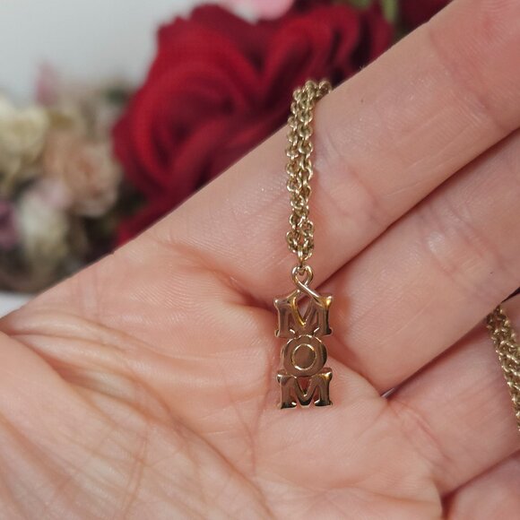 Vintage Avon MOM Crystal Gold Tone Pendant Necklace - Picture 9 of 12